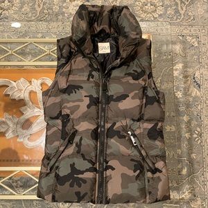 SAM. camouflage vest